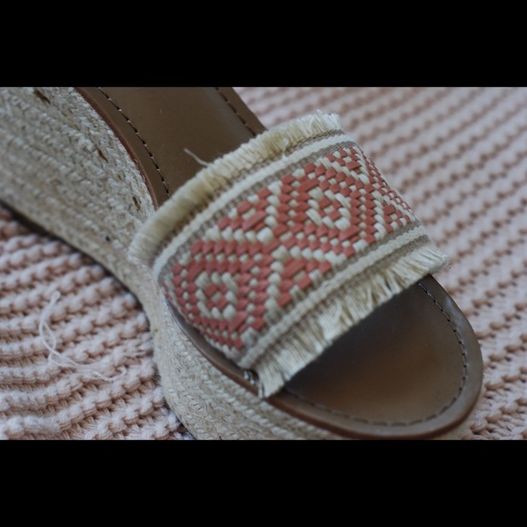 Platform Sandals - Picture 3 of 4